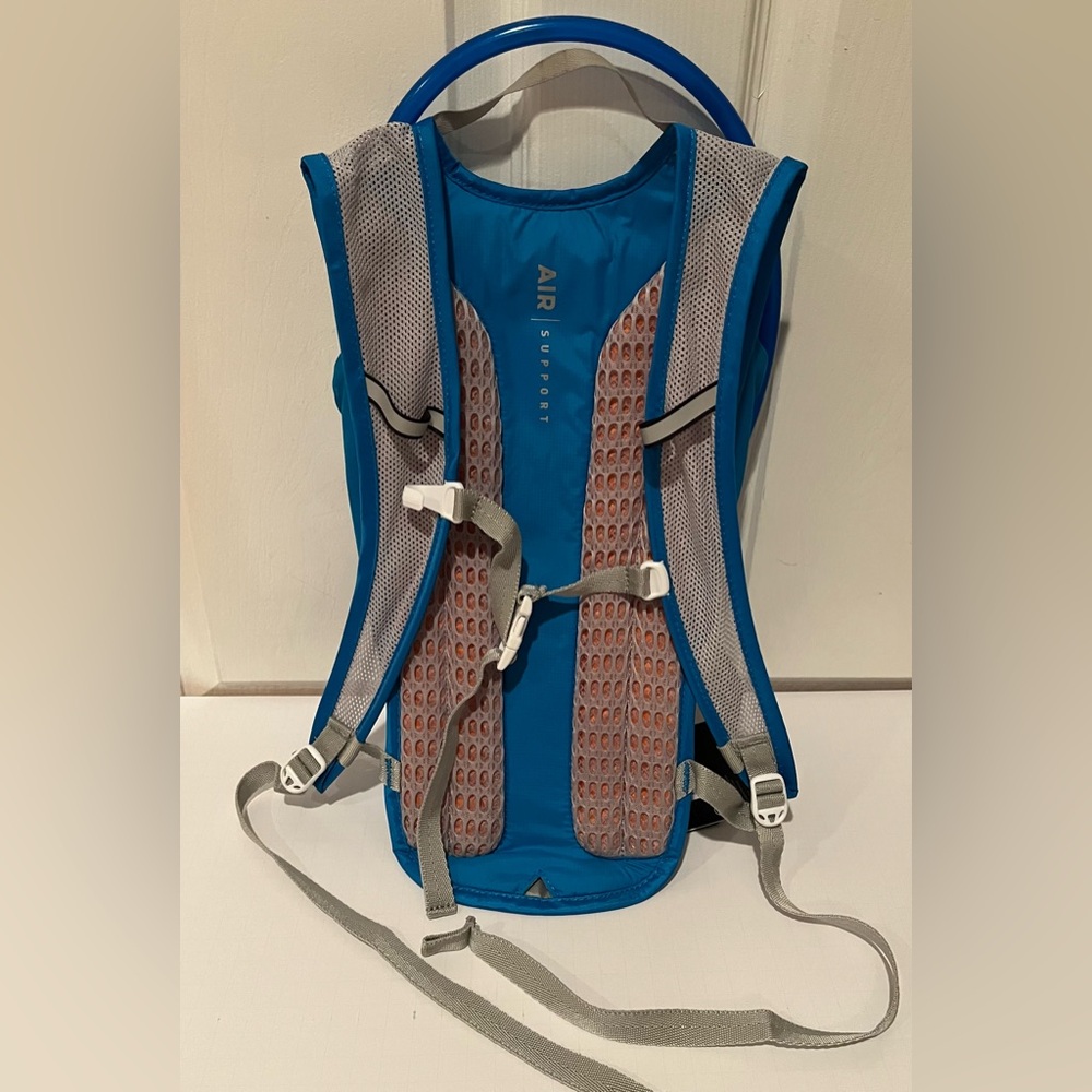 NWT - CAMELBAK Rogue Light 70oz. Hydration Pack - Repurpose Silver - Blue - Picture 5 of 11